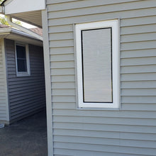 Load image into Gallery viewer, 3/4" Horizontal Blinds (Applies to Exterior, Provides 1-Way Vision for Daytime Privacy)